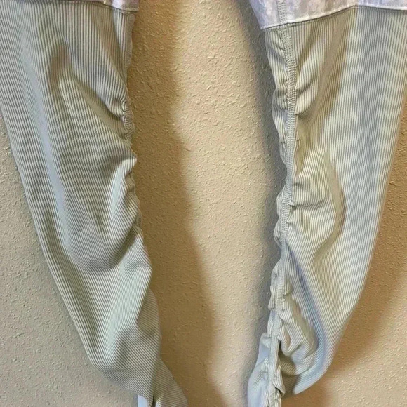 ALO Yoga Women’s Goddess Leggings - Picture 9 of 10